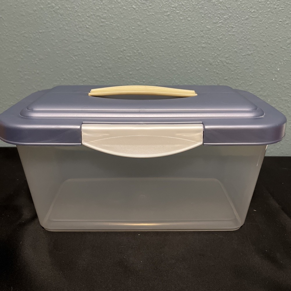 Vtg- Rubbermaid Clear / Blue Storage Container Carry Handle Locking Lid - USA
